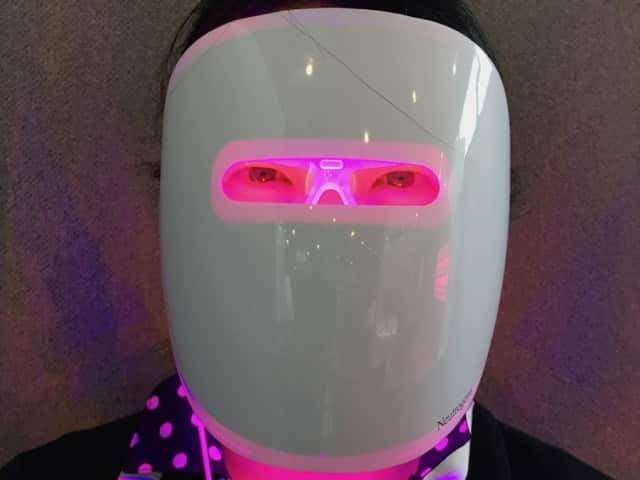 Red and blue light mask to treat acne