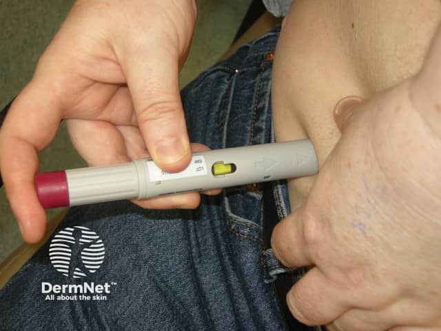Giving the subcutaneous injection